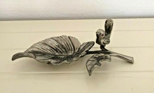 Skulptur vögelchen auf - auf, ast