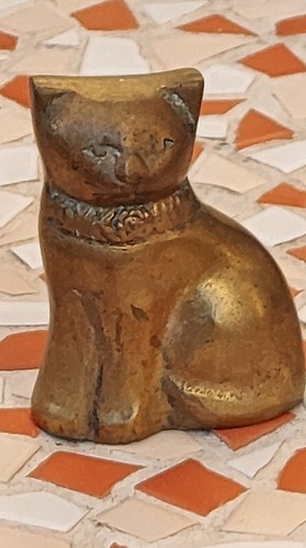 Kleine katze aus - aus, bronze