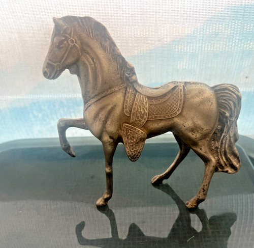 Alte bronzefigur eines pferdes - alte,